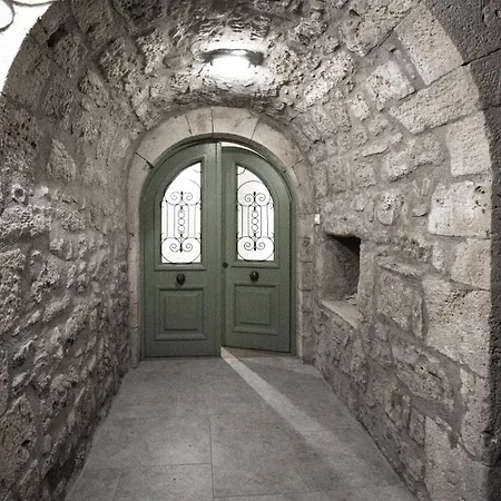 Dervisia Stonehouse 1 شقة *