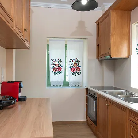 Dervisia Stonehouse 1 شقة